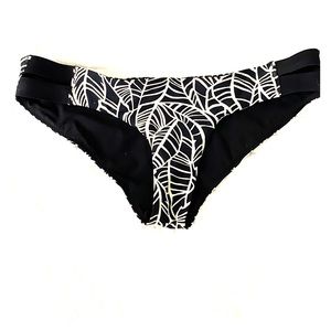 🍋 Lululemon sure shanti bottom size 6